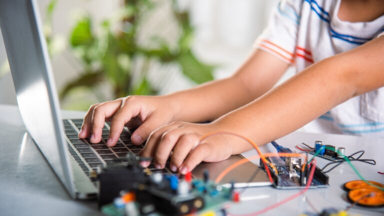 Programmation : ce mini-robot m’a appris plus de Python que deux ans d’études, une révolution pour les autodidactes